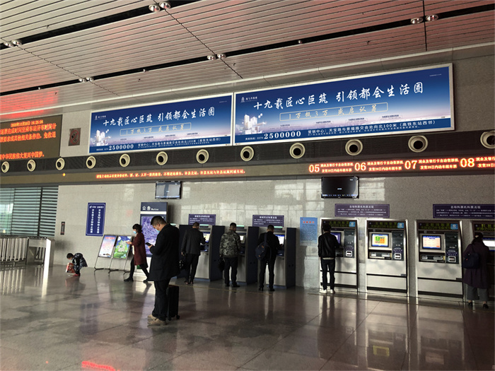鶴壁高鐵站廣告中候車廳展臺(tái)媒體怎么樣？